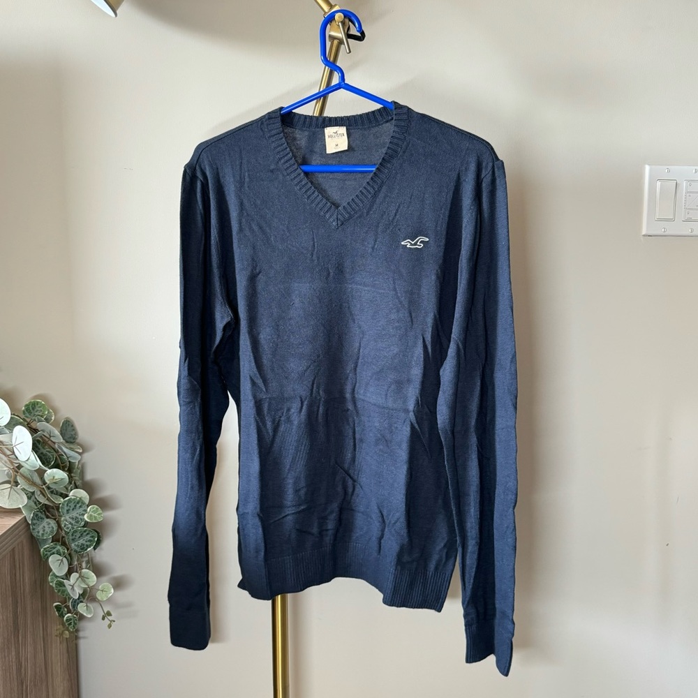 HOLLISTER - Navy Blue V Neck Long Sleeve Sweatshirt - Men’s Medium